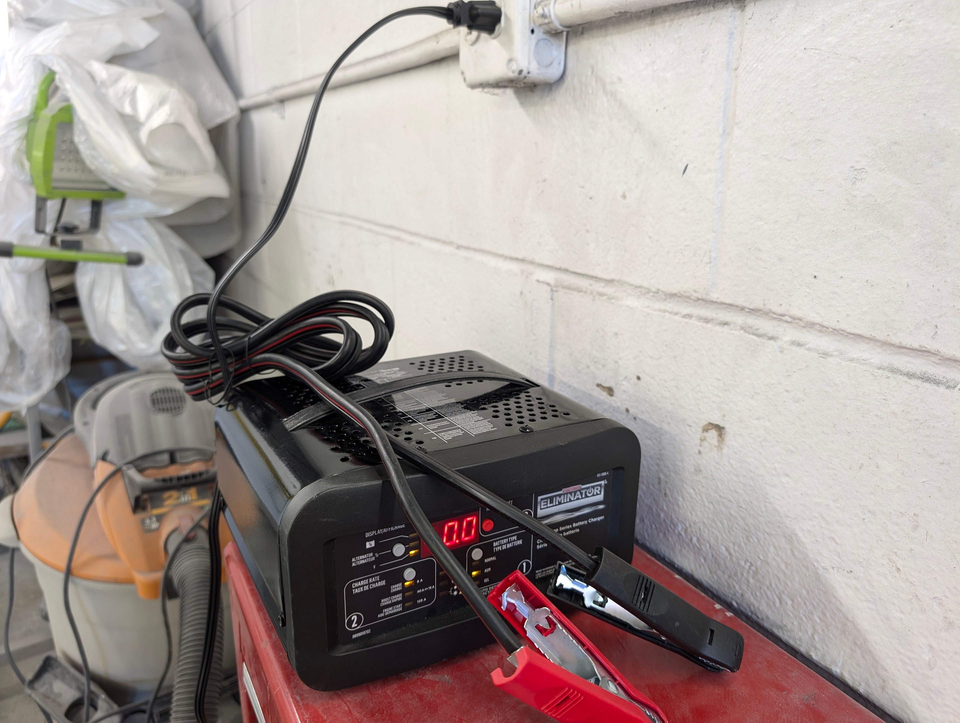 MotoMaster Eliminator Workshop Series Smart Battery Charger